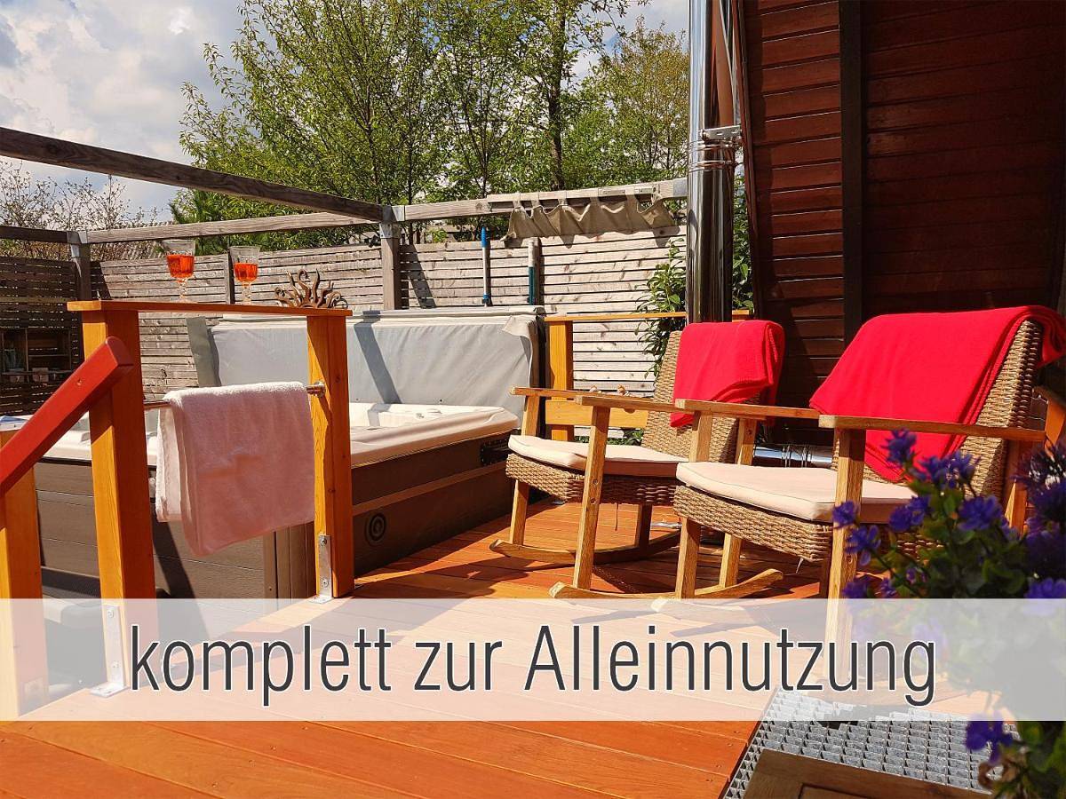 Hütte40: Ganze Hütte nah am See mit privatem Whirlpool, Sauna. Umzäunt. in Waldkirchen, Ostbayern