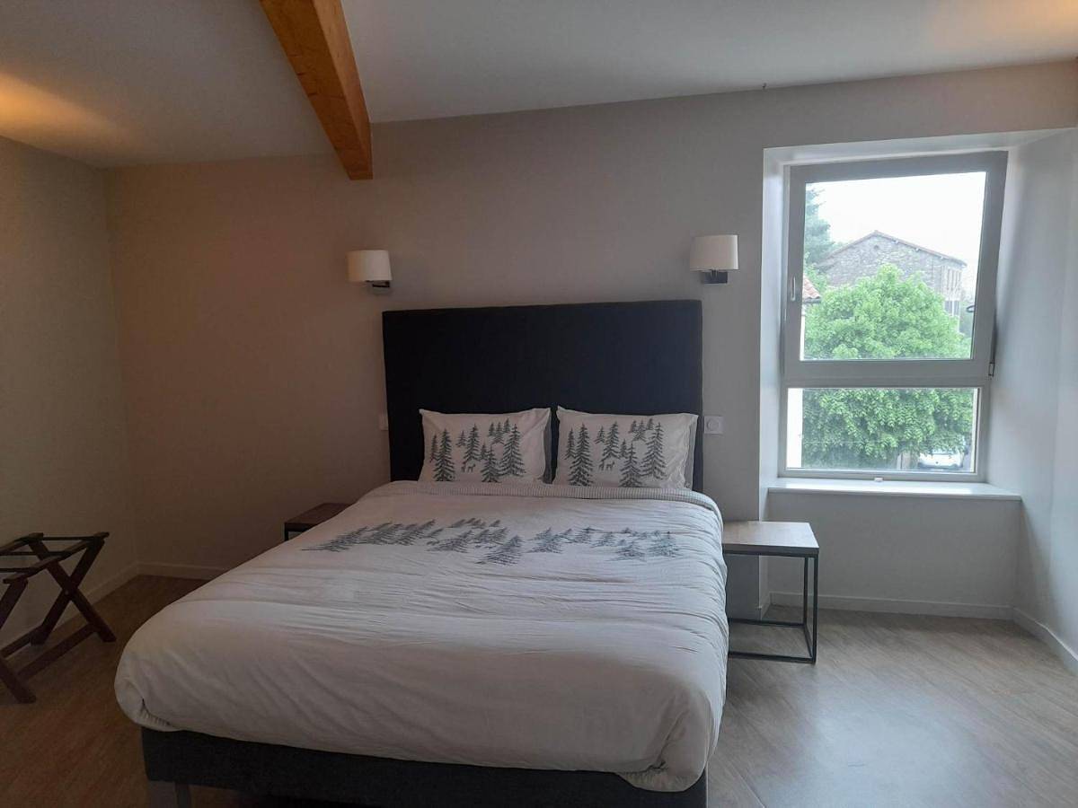 Double Room in Le Vernet-Chaméane, Région de Besse-et-Saint-Anastaise