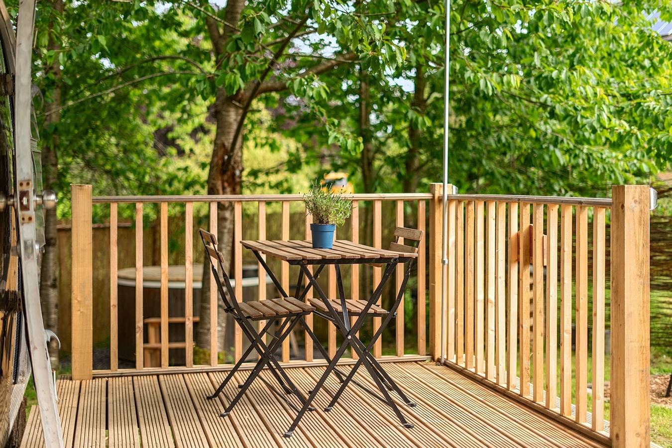 Sleeps 2 - Private Hot Tub - Fire Pit in Cardigan Bay