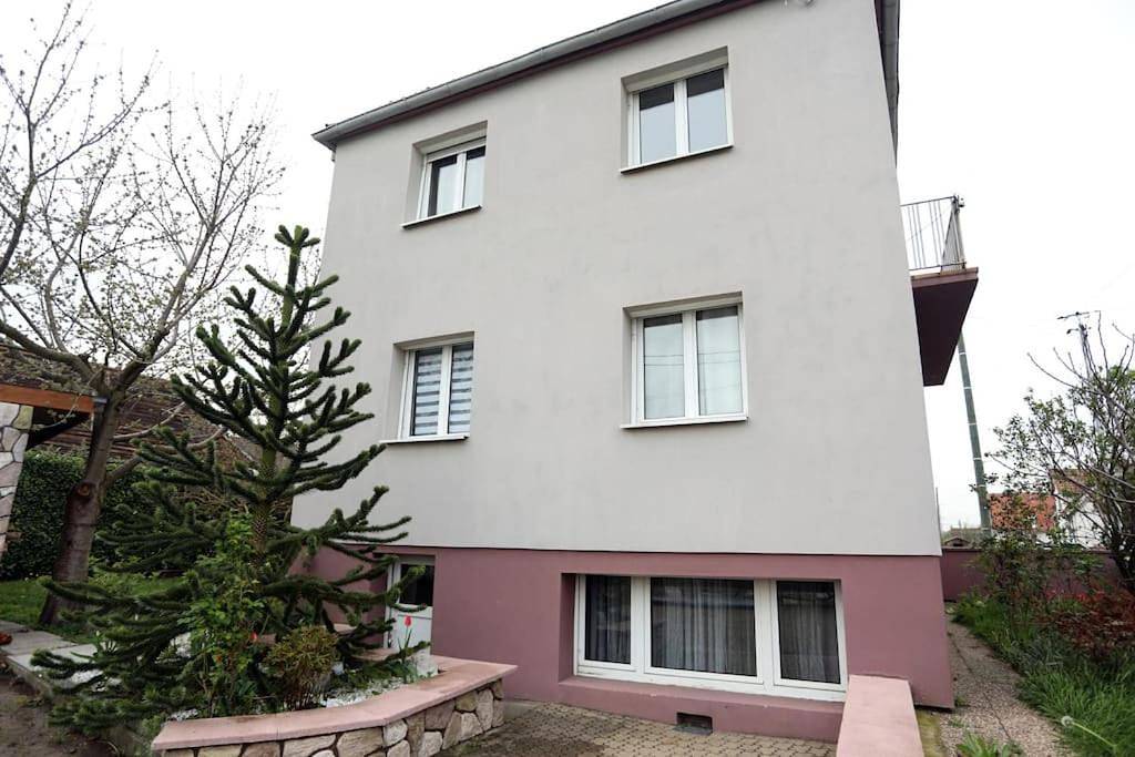 Appartement entier, One-Bedroom Apartment in Lingolsheim, Région de Strasbourg
