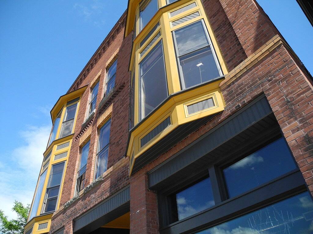 Ganze Wohnung, Zeitgenössische Wohnung in historischem Gebäude 1895 in Hardwick, Caledonia County