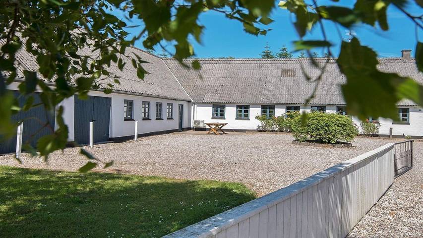Ferienhaus für 15 Personen, mit Sauna und Pool sowie Terrasse und Whirlpool in St. Sjørup - 2