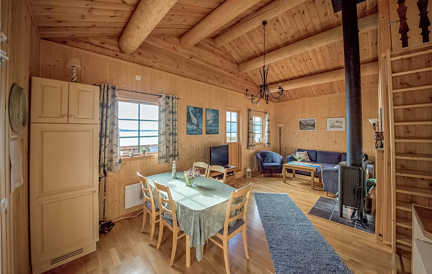 Ferienhaus für 6 Personen mit Terrasse in Sykkylven