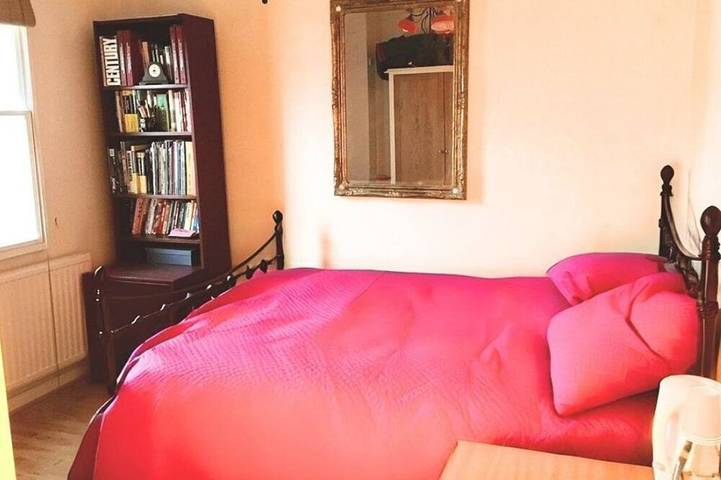Bed and breakfast for 2 people in London