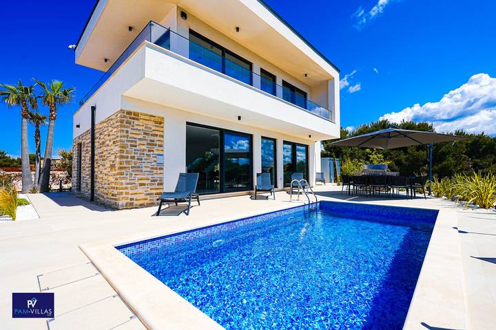 Ferienhaus für 8 Personen, mit Balkon und Terrasse sowie Garten in Primosten