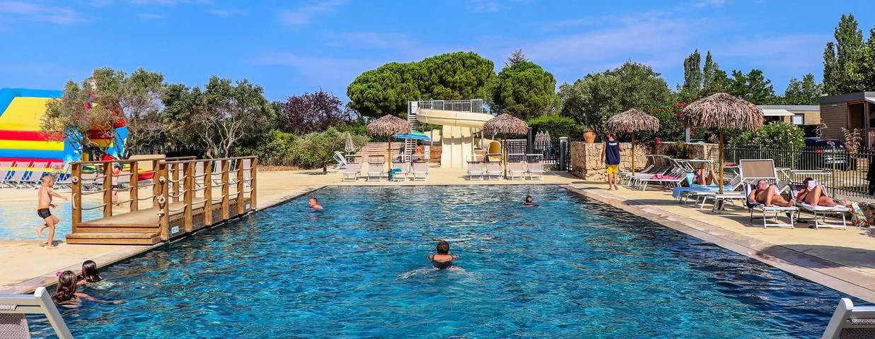 Mobil home pour 6 personnes, avec terrasse et piscine, animaux acceptés à Aups - 2