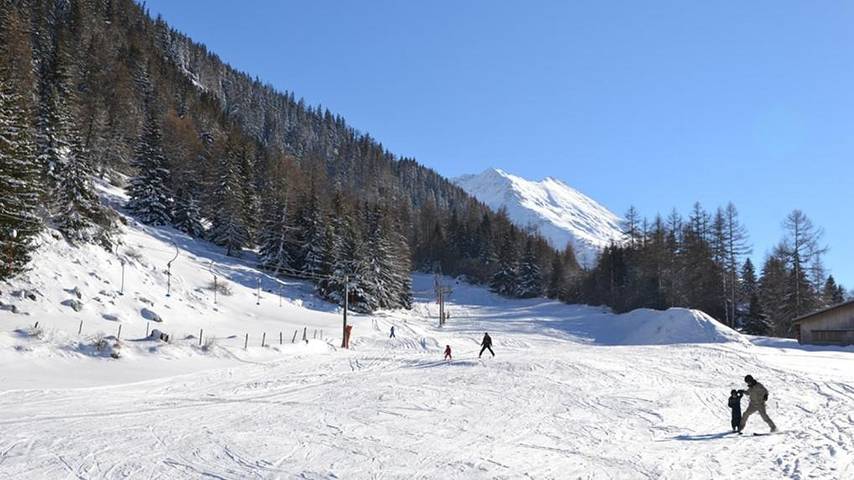 Gîte pour 5 personnes, avec piscine ainsi que jardin et vue, adapté aux familles à Bourg-Saint-Pierre