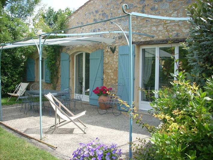 Location de vacances pour 9 personnes, avec vue ainsi que piscine et terrasse à Montaut (Dordogne) - 2