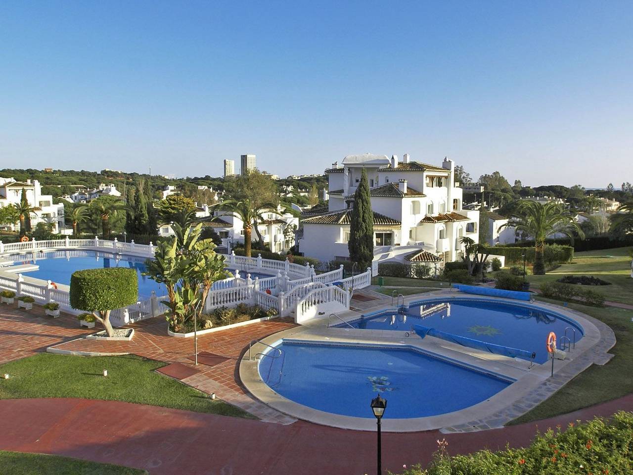 Entire apartment, Apartamento 'Dormitorio' mit Terrasse in Marbella East, Marbella