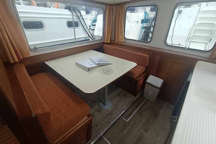 Péniche pour 5 personnes, avec terrasse, animaux acceptés à Pontailler-sur-Saône