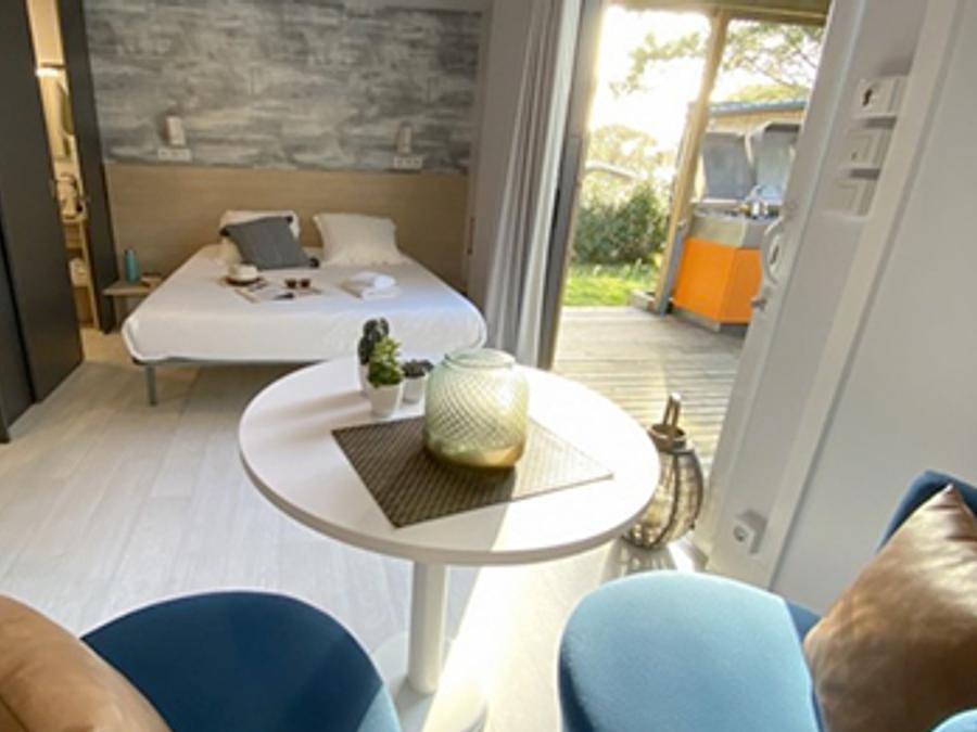 Sunêlia Domaine de Champé - Mobilheim 2 personen - Sunêlia Luxe Taos 1 Schlafzimmer 27m² - Tv - Überdachte Terrasse - Bettwäsche vorhanden in Bussang, Regionaler Naturpark Belchen der Vogesen