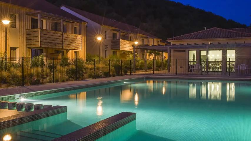 Gîte pour 3 personnes, avec piscine à Les Eyzies-de-Tayac-Sireuil - 2