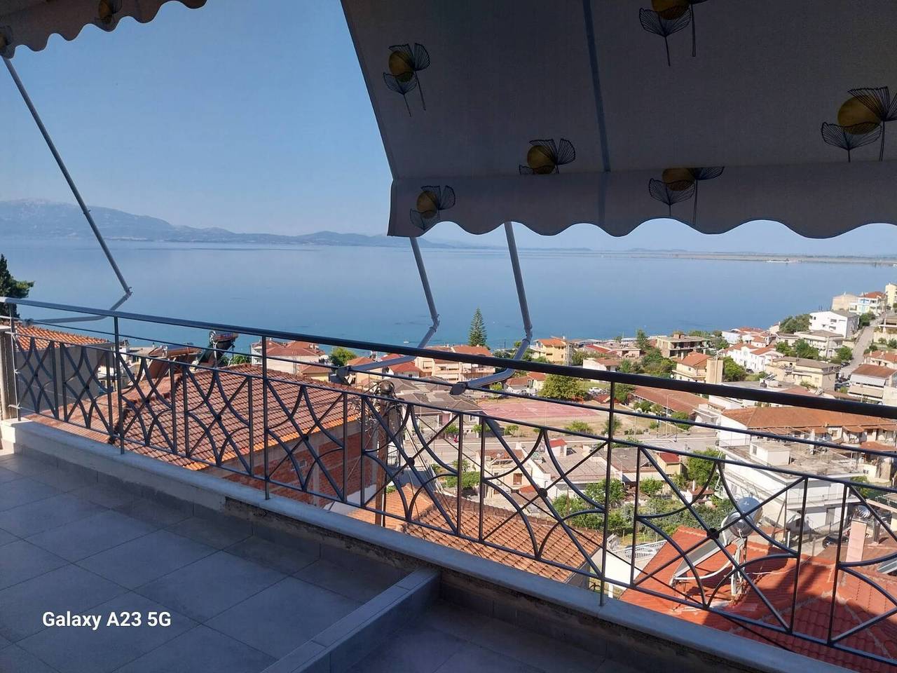 Ganze Wohnung, Apartment 'Menidi Sea View' mit Meerblick, Wlan und Klimaanlage in Menidi, Region Ätolien-Akarnanien