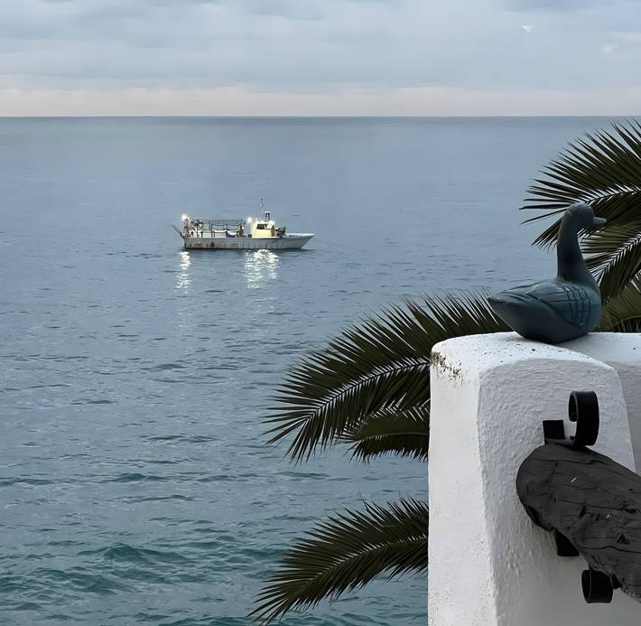 Appartement entier, Appartement "Sea Breeze" avec terrasse, jardin partagé et Wi-Fi in Costa del Garraf