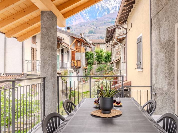 Ferienhaus für 8 Personen, mit Balkon und Terrasse sowie Garten und Seeblick in Colico - 2