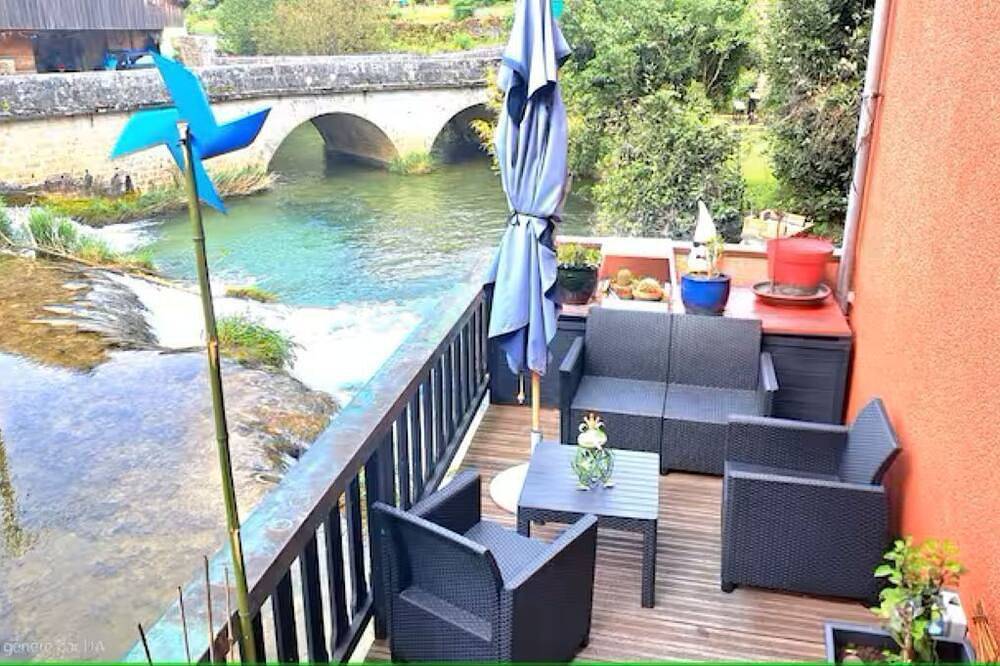 Waterfront studio in Arbois in Arbois, Jura