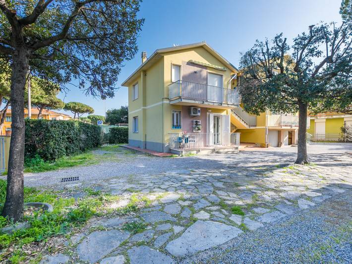 Ferienwohnung für 4 Personen, mit Balkon und Garten in Cecina