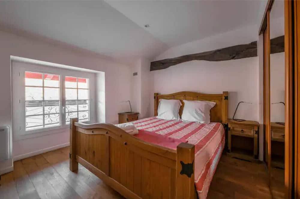 Built 1610, Renovated 2022 Stroll to Town Pool Parking in Espelette, Bayonne region