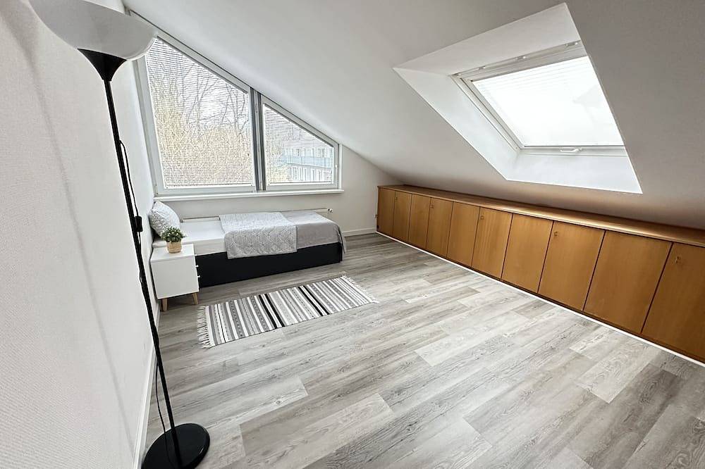 Luxus Ferienhaus 12Betten A3 Anbindung 8 min bis Köln-Messe, City nah, 200qm in Leverkusen, Bergisches Land