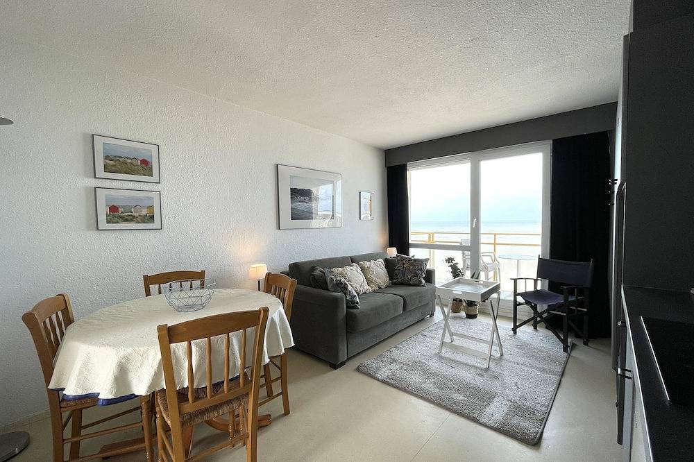 Entire apartment, Studio by the sea, facing the dike of Wissant, very well located. in Wissant, Boulogne-sur-Mer region