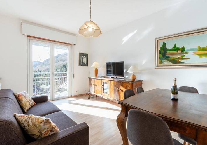 Gîte pour 6 personnes, avec terrasse et vue dans Serina