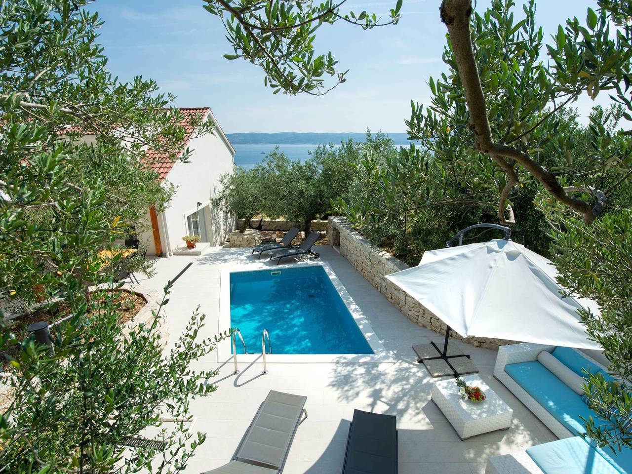 3 Schlafzimmer Villa mit beheiztem Pool und Meer in Pisak, Split-Dalmatien