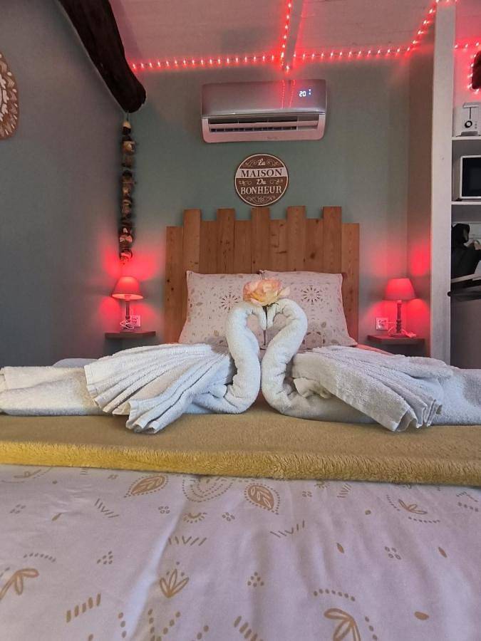 Location de vacances pour 2 personnes, avec vue ainsi que jardin et terrasse, animaux acceptés dans Gonneville-la-Mallet - 2