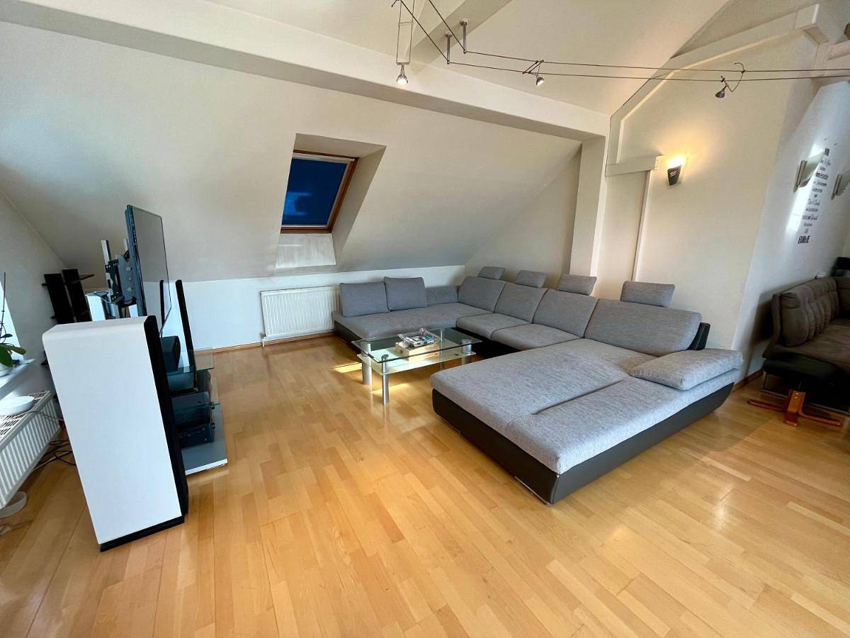 Ganze Wohnung, Atemberaubendes Loft mit Pool in Wien, Donau Niederösterreich