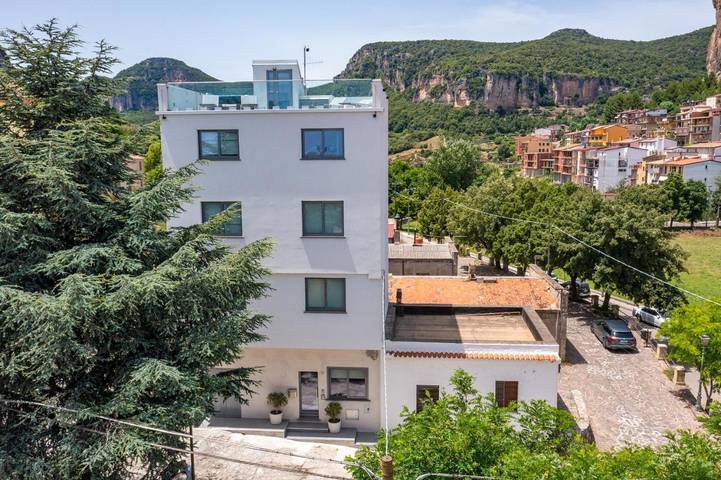 Gîte pour 3 personnes, avec Terrasse ainsi que Jacuzzi et Vue à Ulassai
