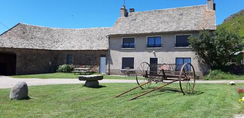 Gîte pour 6 personnes, avec terrasse et jardin à Trélans