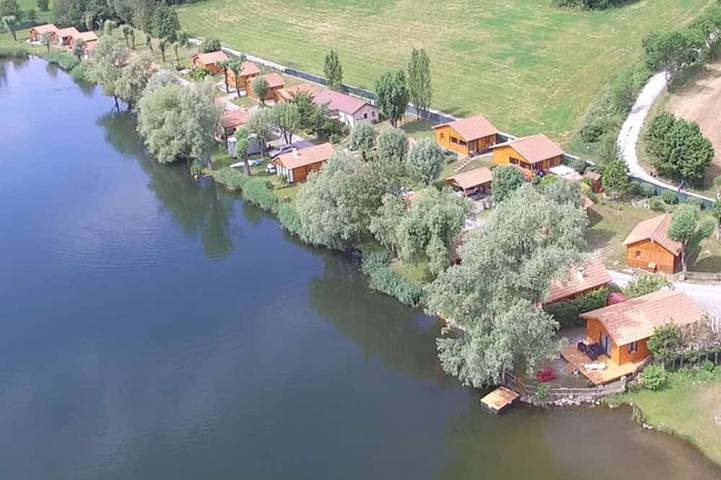 Gîte pour 4 personnes, avec terrasse dans Lac de Pelleautier - 2