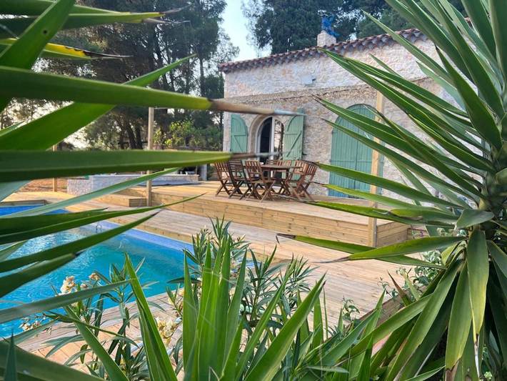 Location de vacances pour 7 personnes, avec terrasse ainsi que vue et piscine à Cers - 3