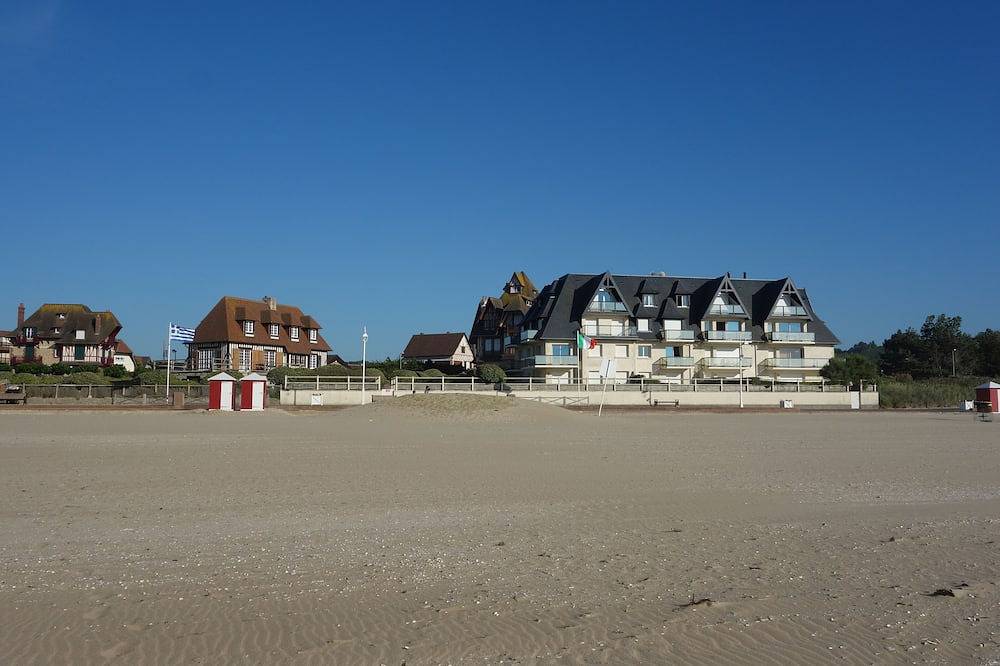 Typical Norman house on the beach - sea view - big garden - perfect location in Benerville-sur-Mer, Lisieux region