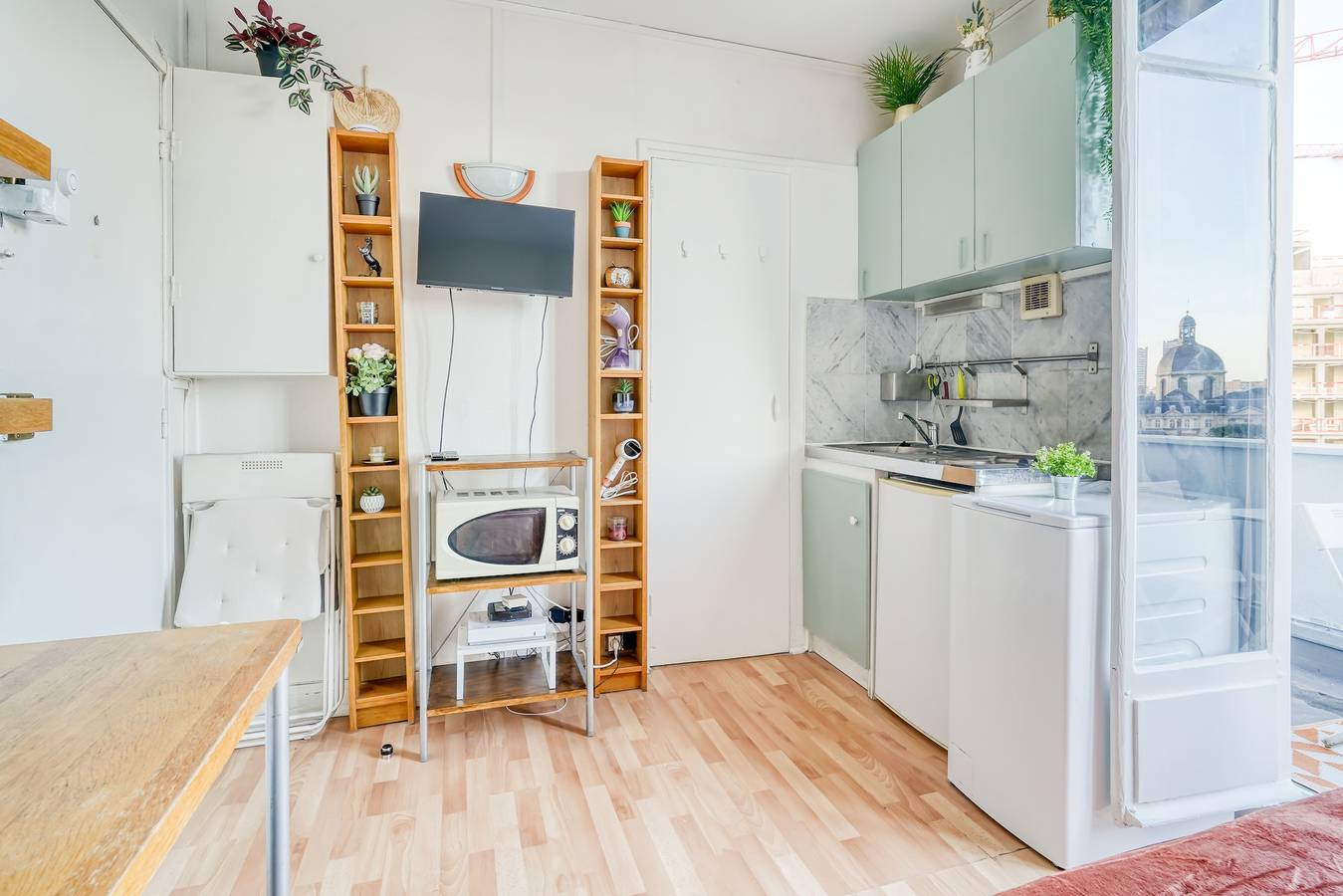 Entire apartment, Apartment 'Terrace and Comfort – Austerlitz' with Balcony and Wi-Fi in Paris, Ile de France