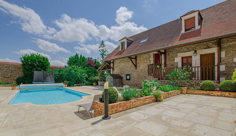 Gîte pour 5 personnes, avec Terrasse ainsi que Jardin et Piscine dans l' Aube - 2
