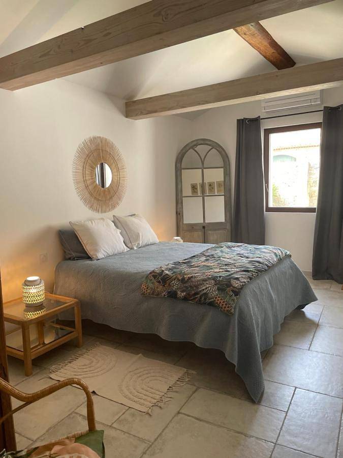 Location de vacances pour 6 personnes, avec vue ainsi que jardin et piscine, animaux acceptés à Fabrezan - 4