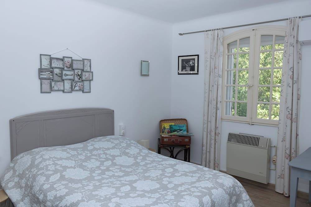 Villa Provencale Face Au Luberon in Cabrières-d'Avignon, Parc naturel régional du Luberon