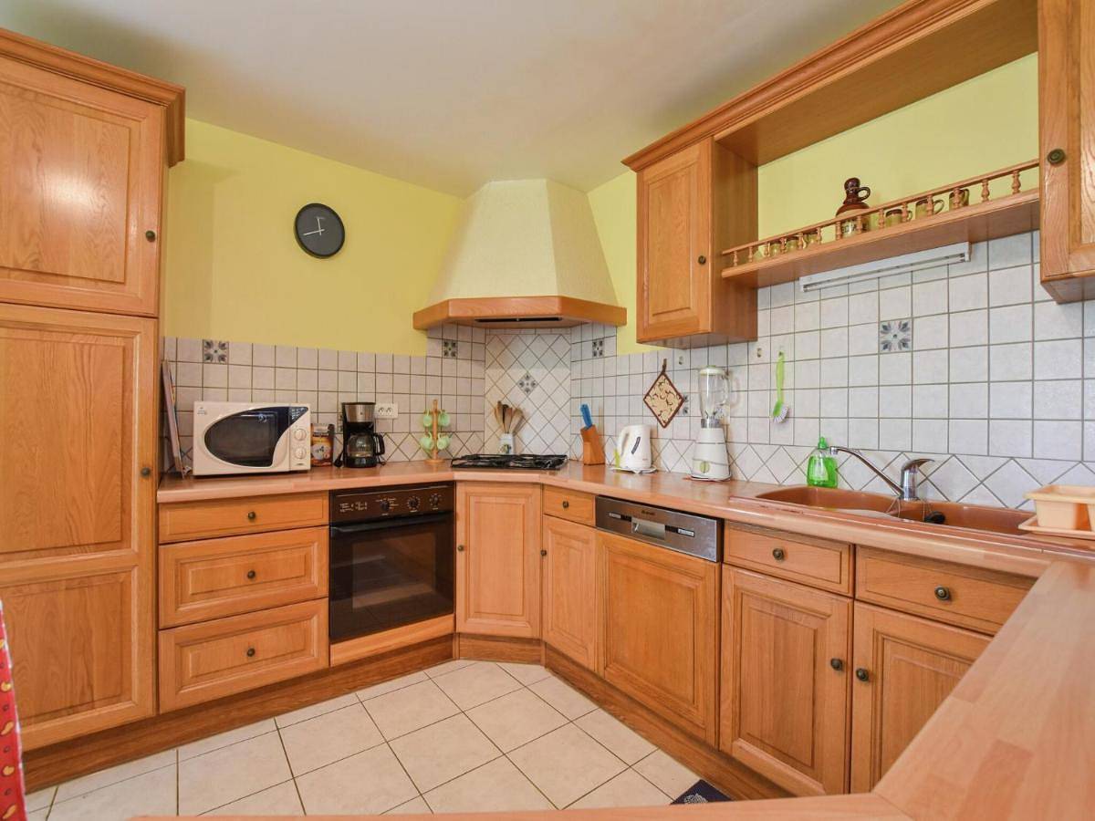 Holiday home with private garden in Cazals, Quercy