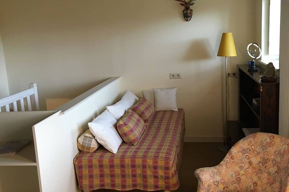 Entire apartment, An independent apartment in a traditional house at the foot of in Corcelles-en-Beaujolais, Beaujolais