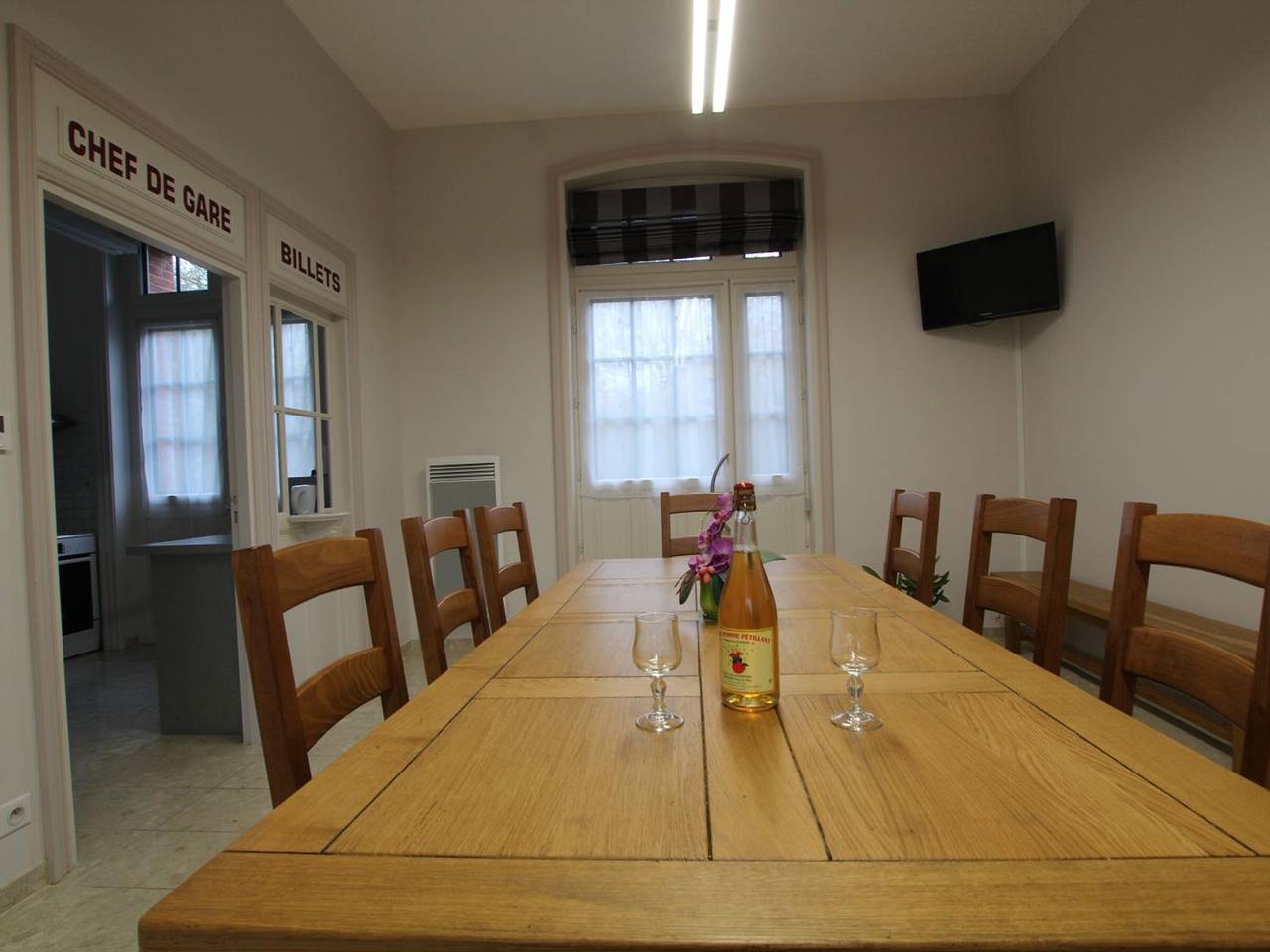 Maison de charme rénovée, près de la Voie Verte en Normandie, animaux admis, parking in Saint-Cyr-du-Bailleul, Parc naturel régional Normandie-Maine