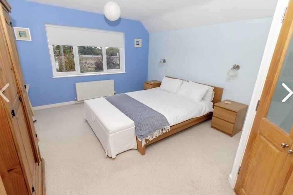 Spacious Family Home With Amazing View in Newton and Noss, South Devon