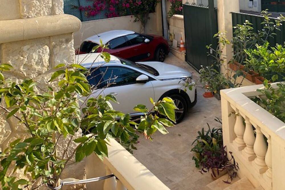 Luxurious Bed and Breakfast in a listed villa in Nice, Côte méditerranéenne (France)
