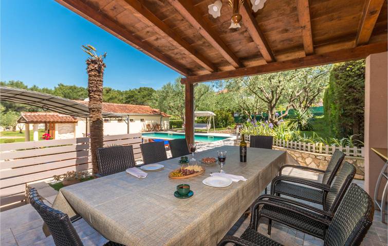 Ferienhaus für 3 Personen, mit Terrasse und Pool in Zadar - 2