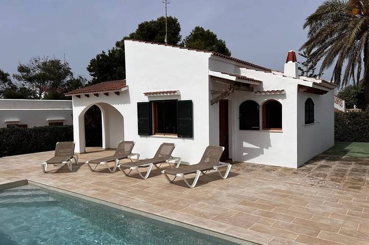 Maison de vacances pour 6 personnes, avec jardin ainsi que piscine et terrasse à Cala Blanca