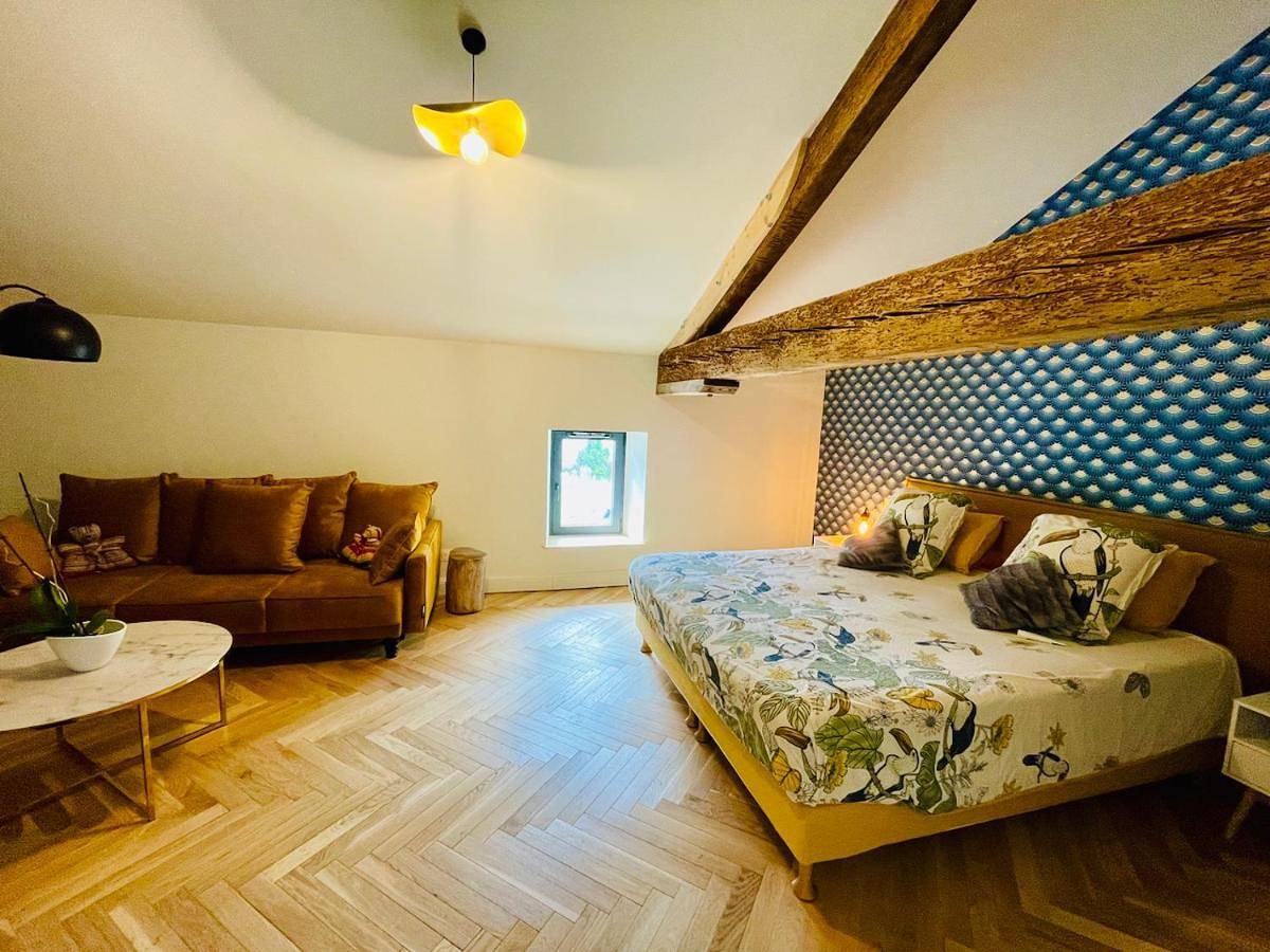 Appartement de vacances entier, Superior King Room in Dieulivol, Région de Langon