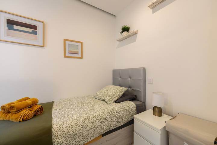 Apartamento vacacional entero, M Oruro: Habitación con confort y esenci in Madrid, Área Metropolitana de Madrid