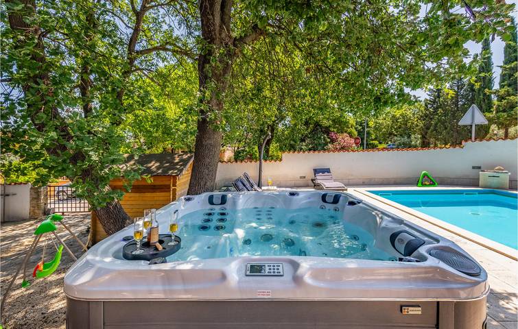 Ferienhaus für 5 Personen, mit Terrasse und Whirlpool in Medulin - 3