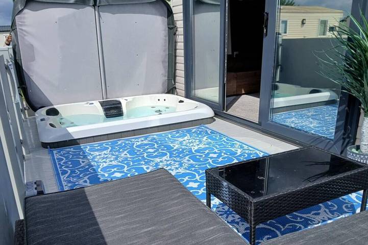 Static caravan for 6 people, with hot tub in Ingoldmells