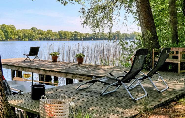 Ganze Ferienwohnung, Lakeside Retreat with Terrace, Parking - 1.5km to Großer Fürstenseer See in Wokuhl-Dabelow, Mecklenburg-Strelitz