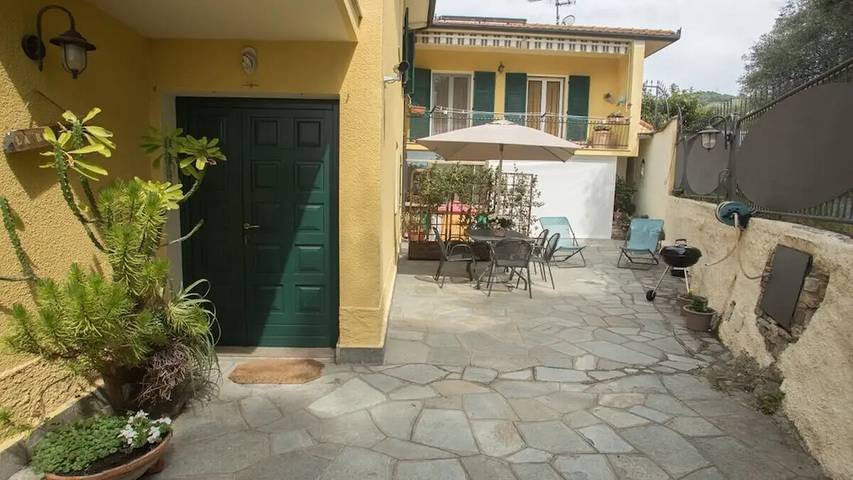 Location de vacances pour 5 personnes, avec jardin à Diano San Pietro